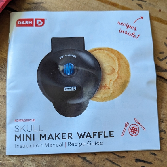 New in Box Dash Mini Skull Electric Waffle Maker - Picture 13 of 16